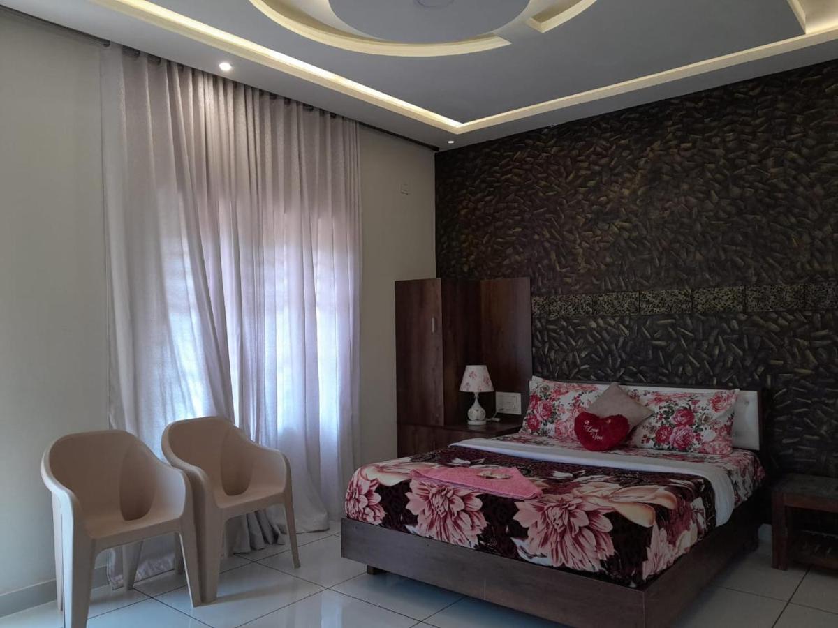 Orchid Ranipuram Appartement Kallar  Buitenkant foto